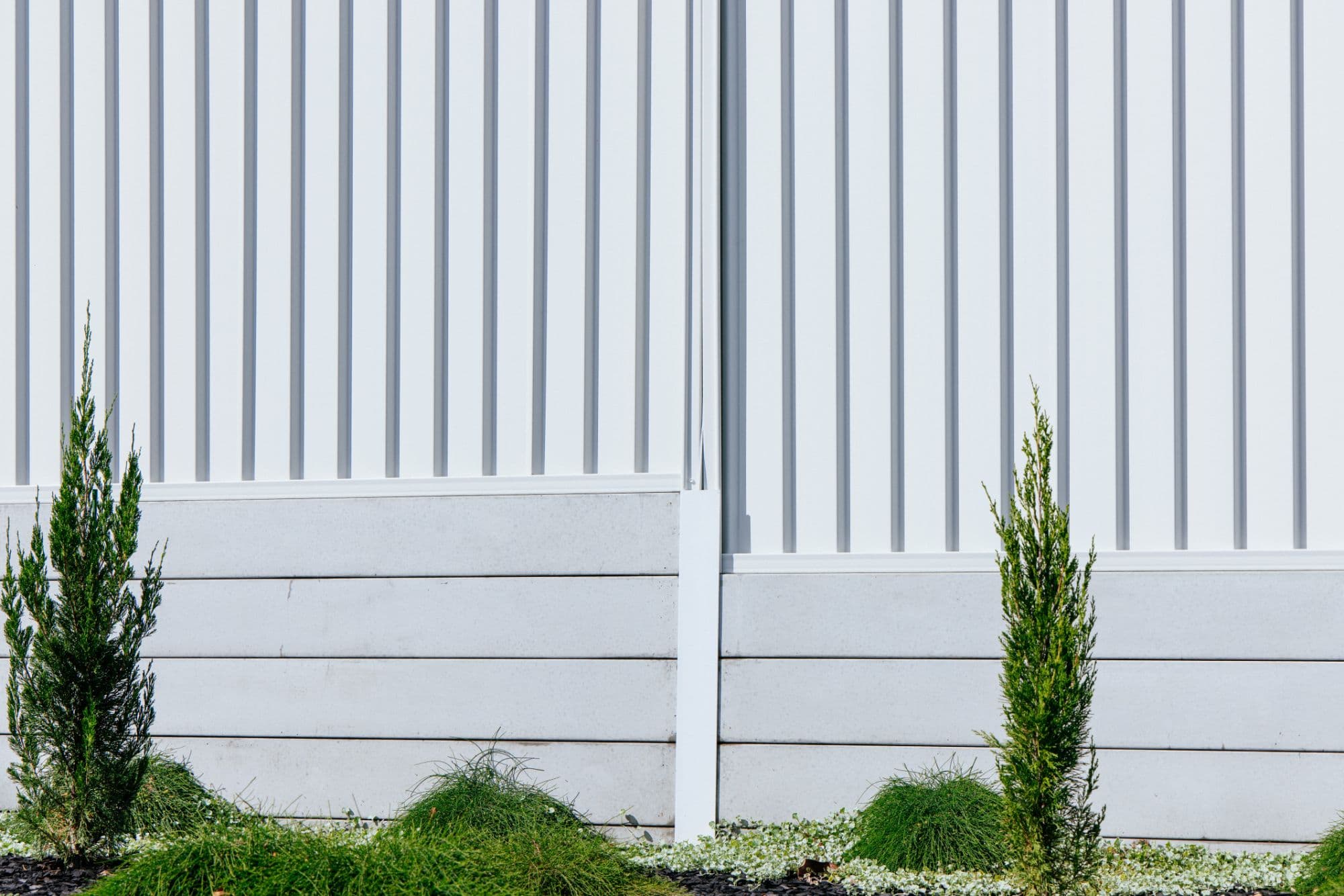 Retaining wall + fence